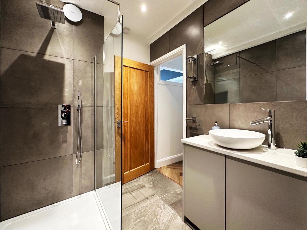 Liam Place Near Hyde Park - 1 Double Bed, 1 Sofa Bed, Spacious Apartment, Private Entrance Londen Buitenkant foto