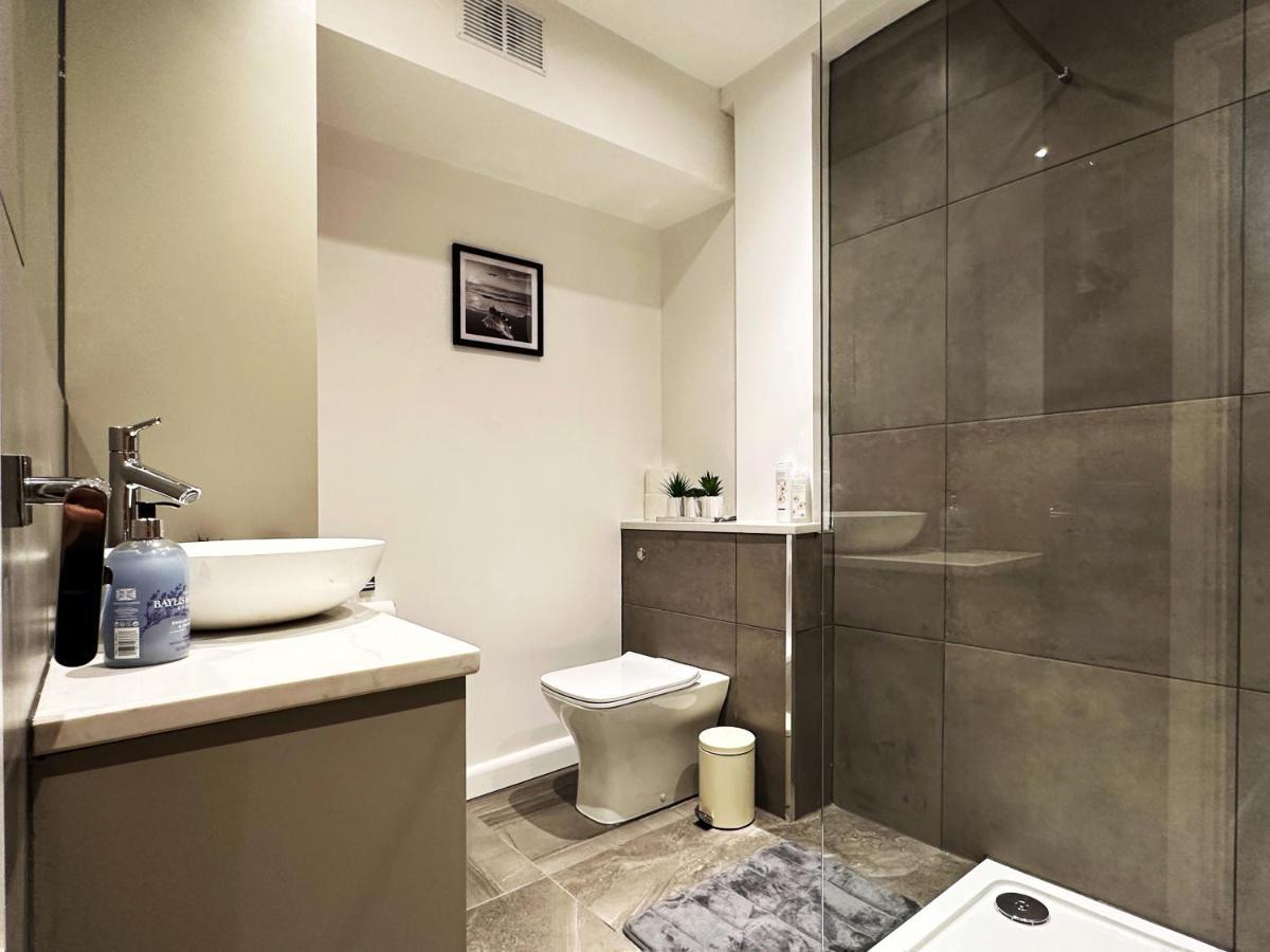 Liam Place Near Hyde Park - 1 Double Bed, 1 Sofa Bed, Spacious Apartment, Private Entrance Londen Buitenkant foto