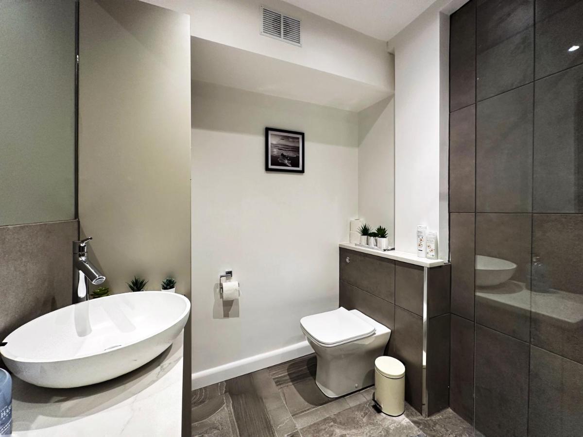Liam Place Near Hyde Park - 1 Double Bed, 1 Sofa Bed, Spacious Apartment, Private Entrance Londen Buitenkant foto