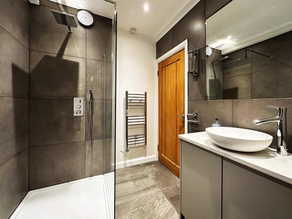 Liam Place Near Hyde Park - 1 Double Bed, 1 Sofa Bed, Spacious Apartment, Private Entrance Londen Buitenkant foto